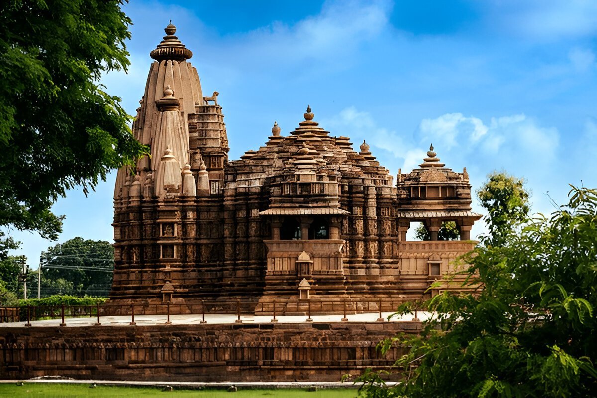 image of a temple in Khajuraho