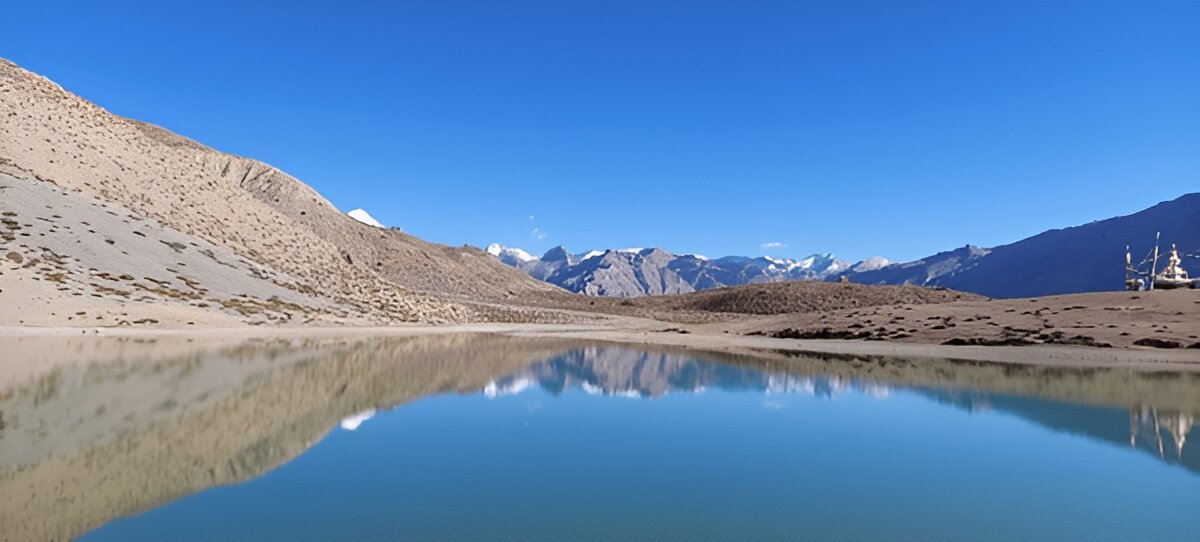 image of a lake in Spiti valley