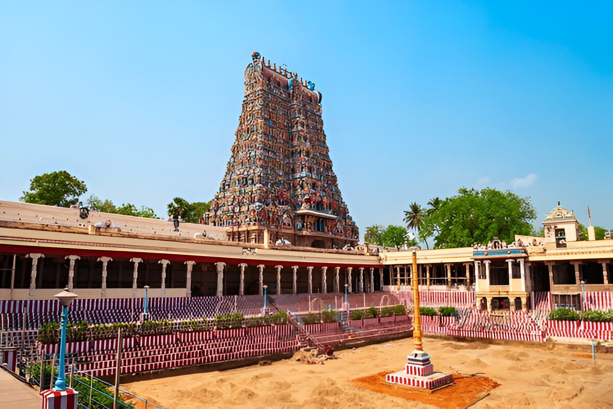 Meenakshi Amman Temple: A Divine Marvel of Dravidian Architecture