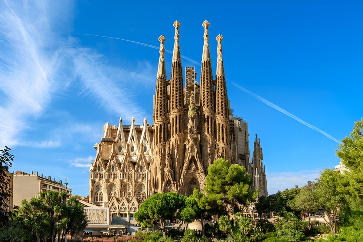 Barcelona Travel Guide